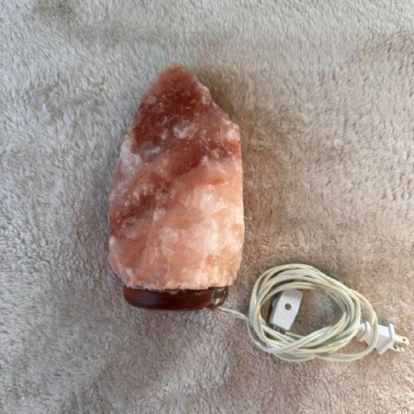 Gently Used Genuine Handmade Himalayan Salt Lamp 🌺 - Picture 4 of 4